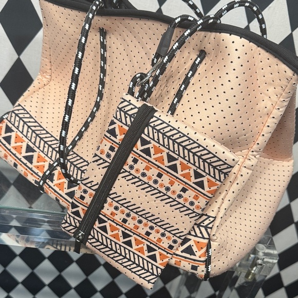 Stylish Tan and Black Neoprene Bag - Picture 2 of 3